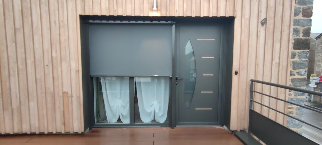 Store screen moteur solaire
