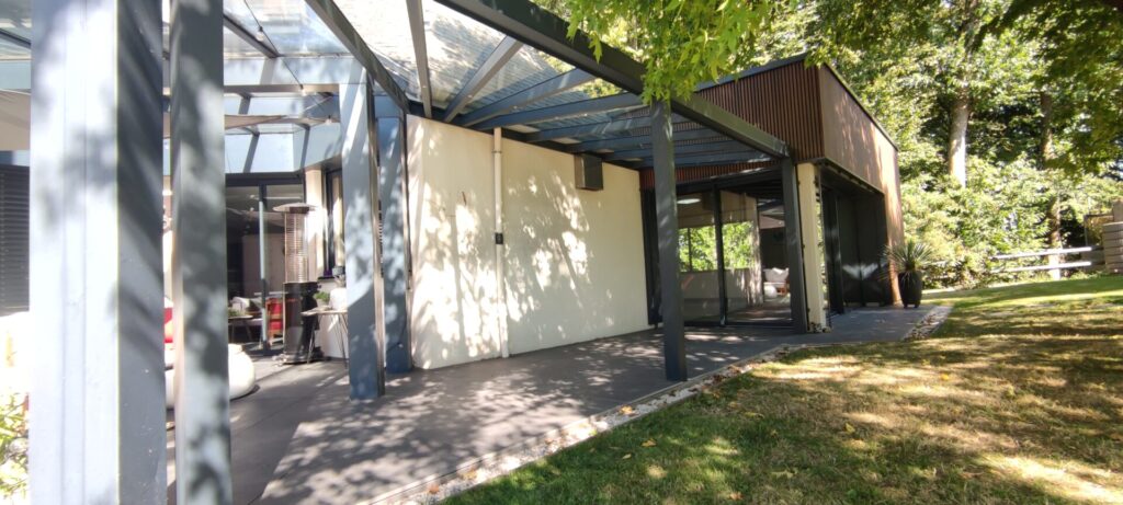 Pergola toit vitré avec spots leds
