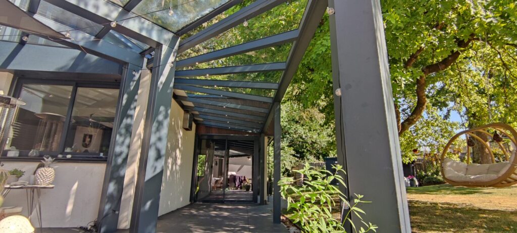 Pergola toit vitré avec spots leds